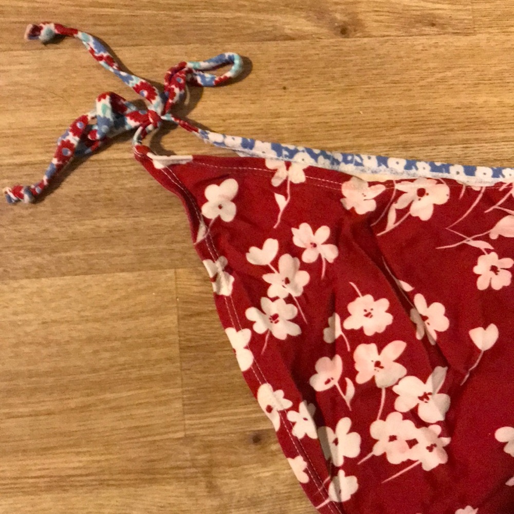Bikini - Picture 3 of 3
